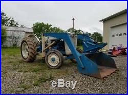 1956 FORD 800 TRACTOR, withBUCKET LOADER, GASOLINE ENGINE RUNS GREAT