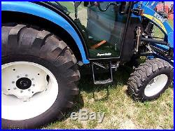 2013 NEW HOLLAND BOOMER 3050 Cab Tractor withLoader