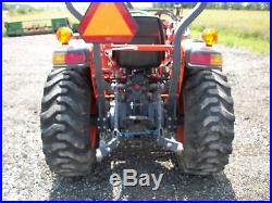 2014 Kubota L3200 tractor with Front loader, 4WD, Hydro, 32HP Diesel, 134 hours