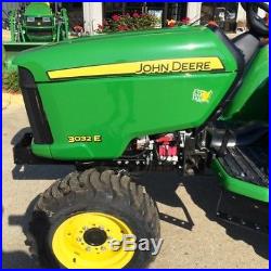 2017 John Deere 3032E Utility Tractors