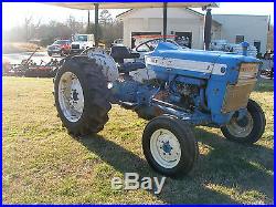 3000 FORD 2 WHEEL DRIVE GAS TRACTOR