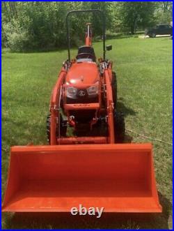 Barely Used (25hrs) kubota LX2610su