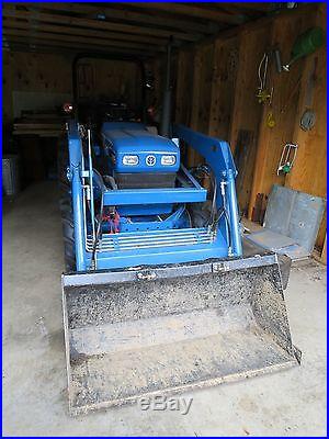 FORD 1520 TRACTOR Includes Bucket, Rotary Mower and Post Hole Diggers