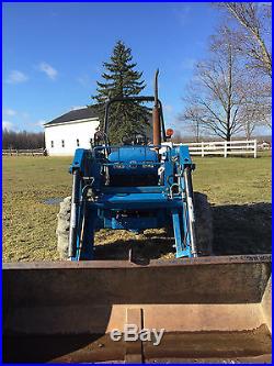 FORD NEW HOLLAND 2120 FOUR WHEEL DRIVE UTILITY TRACTOR