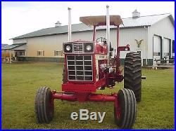 International 1468 V-8 Tractor