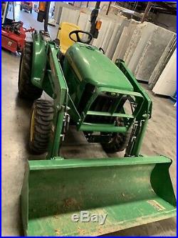JOHN DEERE 3032E 4WD AND LOADER 2018 40HRS. WithFACTORY WARRANTY