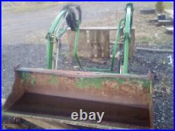 John Deere 2520 Compact Utility Tractor need repair Includes loader and backhoe