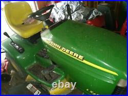 John deere tractor Lx 255 (Does need Tire @ Battery) Pick up Only