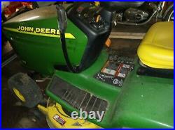 John deere tractor Lx 255 (Does need Tire @ Battery) Pick up Only