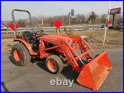 KUBOTA B3030 TRACTOR With LOADER, 4X4, HYDRO, 30 HP DIESEL PRE EMISSIONS, 59 HOURS