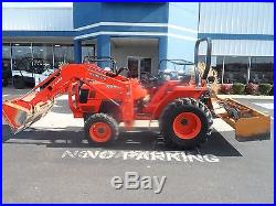 KUBOTA TRACTOR L3400 4X4 COMPACT TRACTOR WITH LOADER AND BOX BLADE ONLY 431 HRS