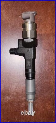 Kubota Denso OE injector 1J770-53053 DAMAGED See pics and description