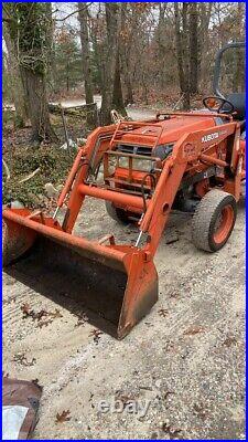Kubota L2900 tractor with loader