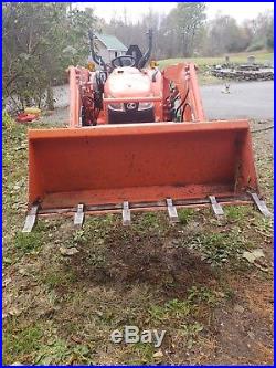 Kubota L3200DT 4x4 loader tractor with Bush hog 3506 back blade one owner