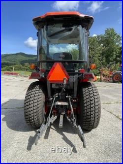 Kubota LX3520 HSDC 4WD Tractor with 60 Deck, Brand New Condition, Only 8.2 Hrs
