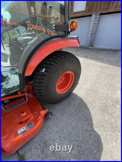 Kubota LX3520 HSDC 4WD Tractor with 60 Deck, Brand New Condition, Only 8.2 Hrs