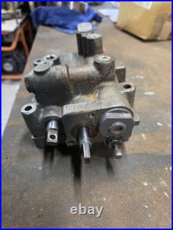 Kubota M5700HD Power Shuttle Valve