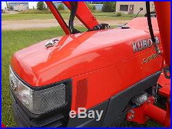 L4400HST Kubota 4WD Tractor with Loader/Excellent