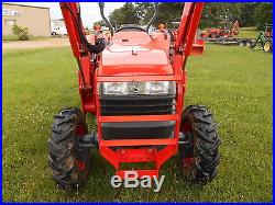 L4400HST Kubota 4WD Tractor with Loader/Excellent