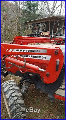 Massey Ferguson tractor backhoe 4x4 1528
