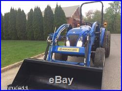 NEW HOLLAND BOOMER 30 FARM TRACTOR WITH LOADER & 3 POINT HITCH 4 HRS