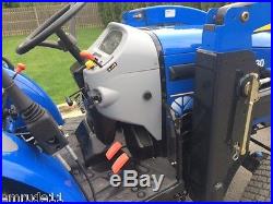 NEW HOLLAND BOOMER 30 FARM TRACTOR WITH LOADER & 3 POINT HITCH 4 HRS