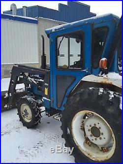 New Holland 1920 Tractor with Loader And Bucket