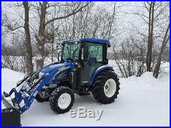 New Holland Boomer 3045 Compact farm utility tractor 4WD Cab Loader heat 130hrs