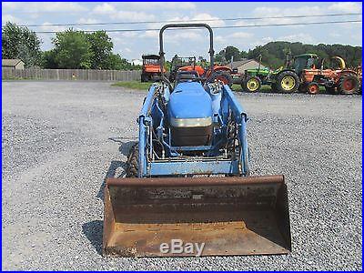 New Holland TC25D 4x4 Compact Tractor w/ Loader