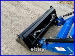 Un-used New Holland Workmaster 25s Mini Cab Tractor 4x4 Enclosed Cab 8 Hrs