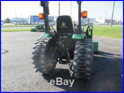 Used John Deere 2520 Compact Tractor with Loader